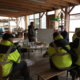 Les salariés d'OASURE en séance participative de l'atelier RSEI sur la sensibilisation au tri des déchets. Formation assurée par OASIS.