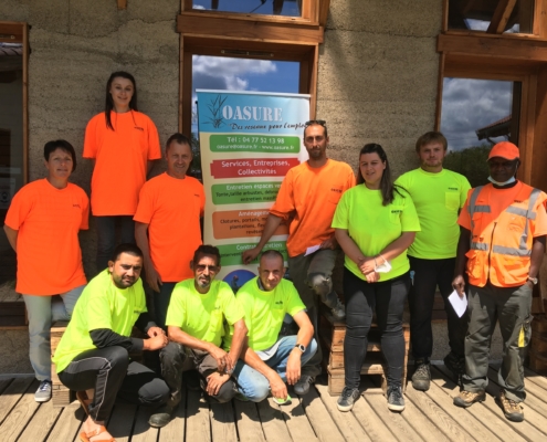 Photo de l'équipe OASURE, permanents et roseliers suite à un temps convivial et gourmand: un goûter collectif avant la période des vacances!